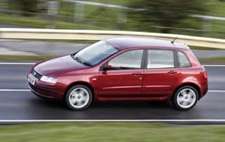 picture of fiat stilo in action