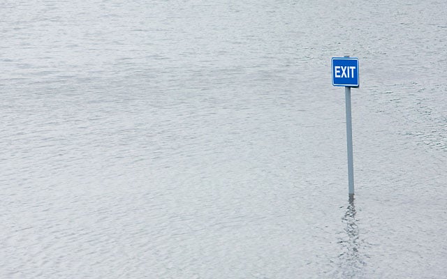 Escape from a sinking car Escape from a sinking car